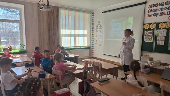 Мектеп медбикесінің ПК тәрбиеленушілерімен сау өмір салты туралы әңгімесі